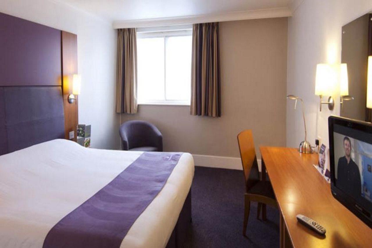 Premier Inn บิสเตอร์ ภายนอก รูปภาพ