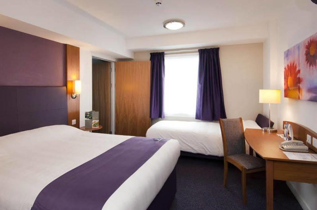 Premier Inn บิสเตอร์ ภายนอก รูปภาพ