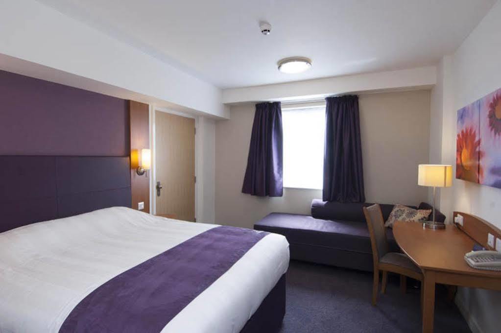 Premier Inn บิสเตอร์ ภายนอก รูปภาพ