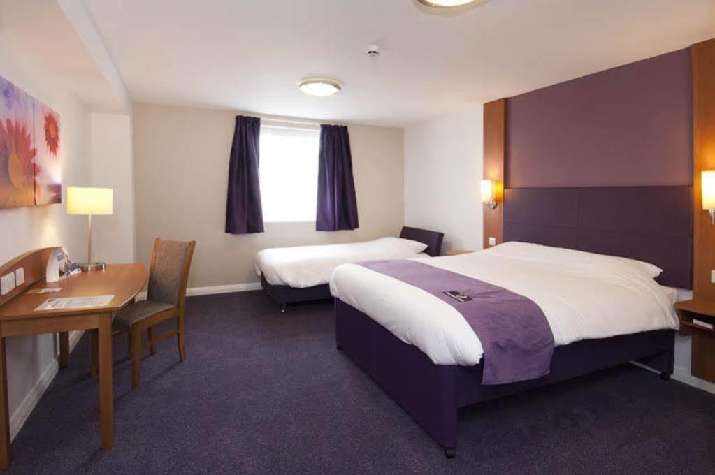 Premier Inn บิสเตอร์ ภายนอก รูปภาพ