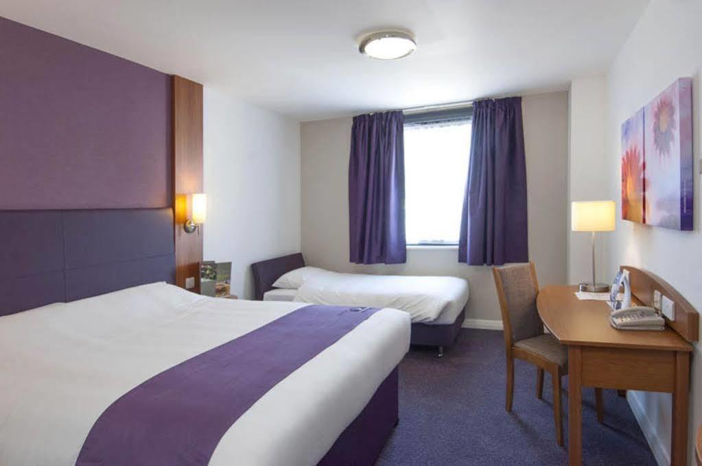 Premier Inn บิสเตอร์ ภายนอก รูปภาพ